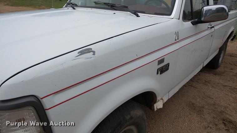 image for item DA8848 1992 Ford F150 pickup truck