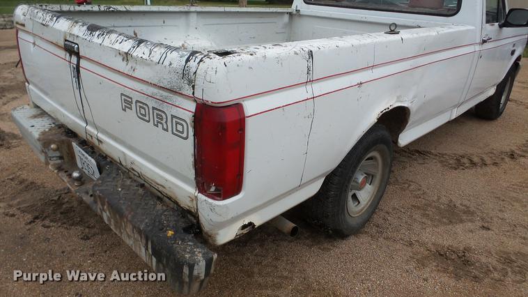 image for item DA8848 1992 Ford F150 pickup truck