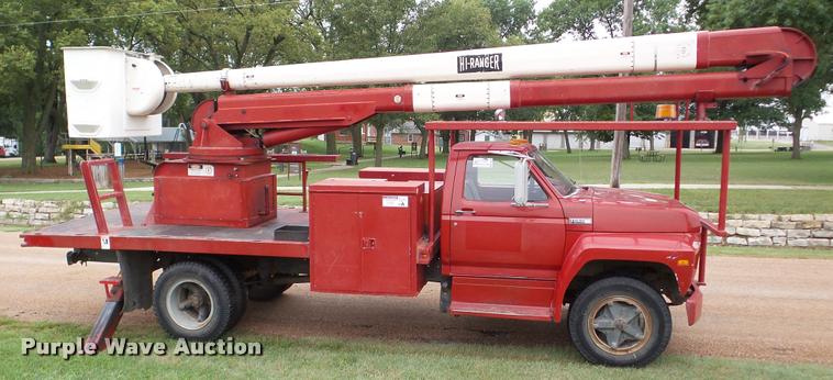 image for item DA8849 1980 Ford 600 bucket truck