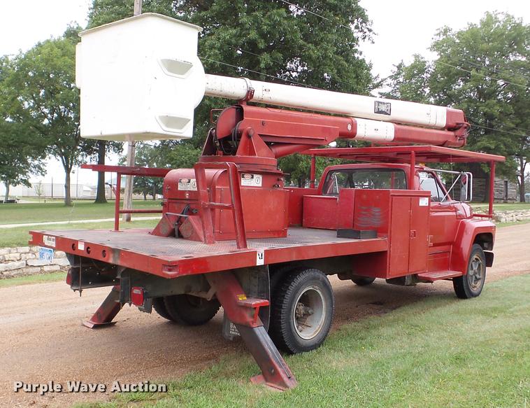 image for item DA8849 1980 Ford 600 bucket truck