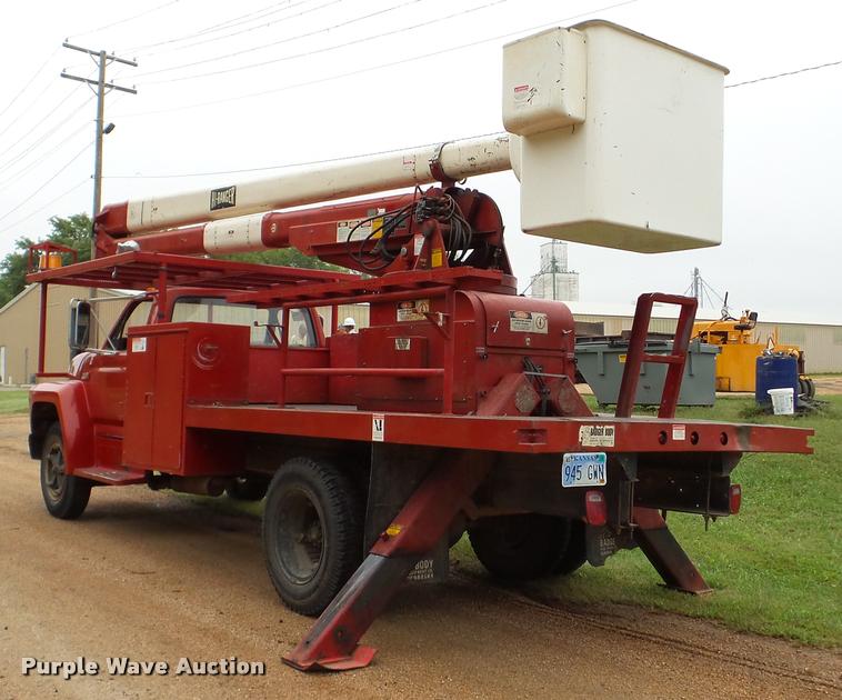image for item DA8849 1980 Ford 600 bucket truck