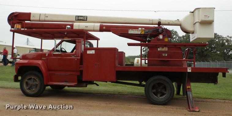 image for item DA8849 1980 Ford 600 bucket truck