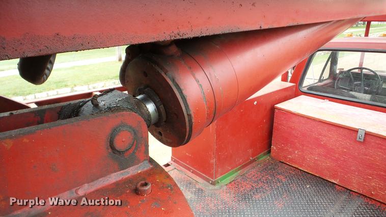 image for item DA8849 1980 Ford 600 bucket truck