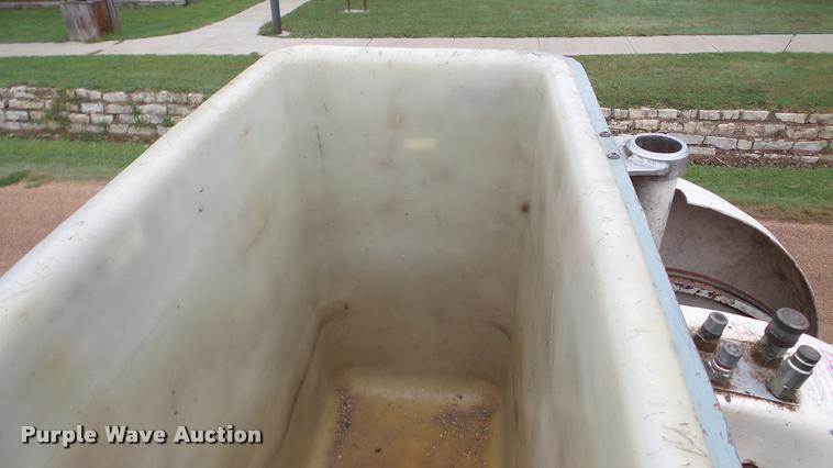 image for item DA8849 1980 Ford 600 bucket truck