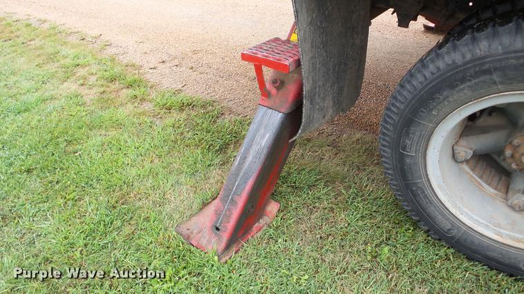 image for item DA8849 1980 Ford 600 bucket truck