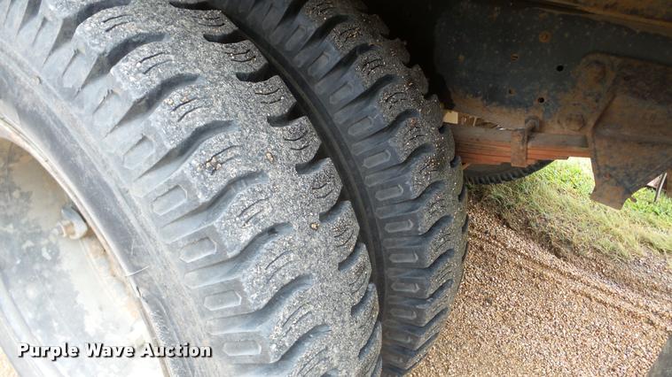 image for item DA8849 1980 Ford 600 bucket truck