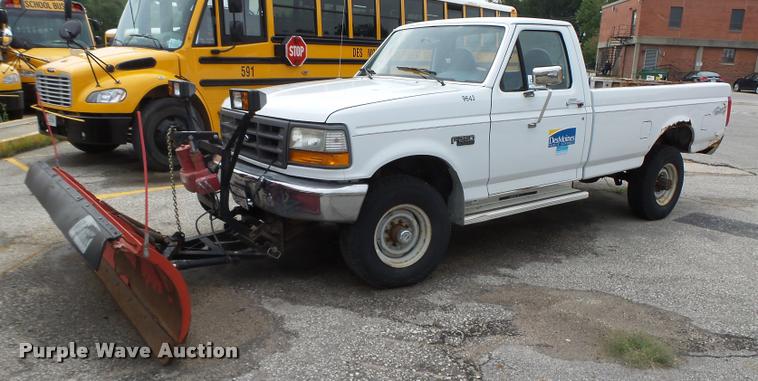 image for item K2092 1996 Ford F250 XL HD pickup truck