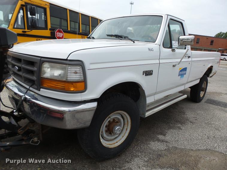 image for item K2092 1996 Ford F250 XL HD pickup truck