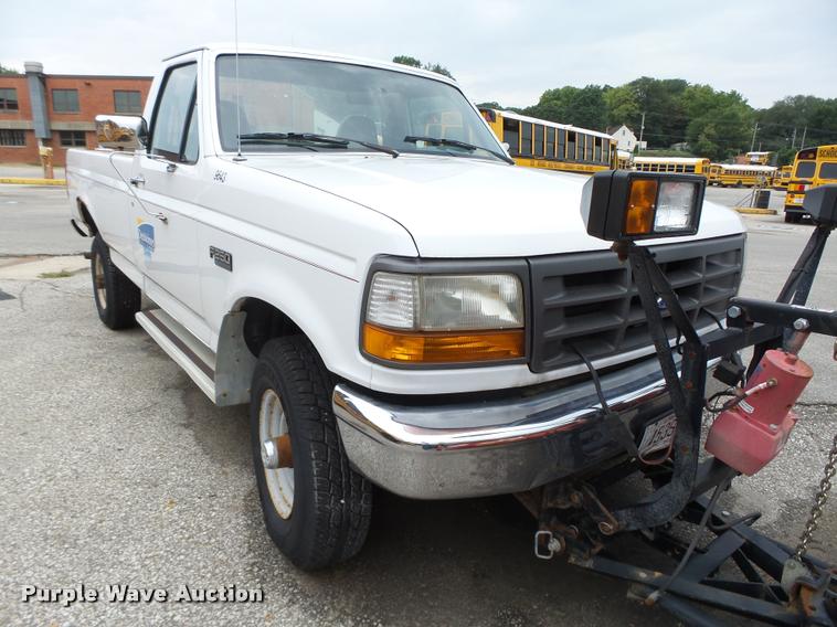 image for item K2092 1996 Ford F250 XL HD pickup truck
