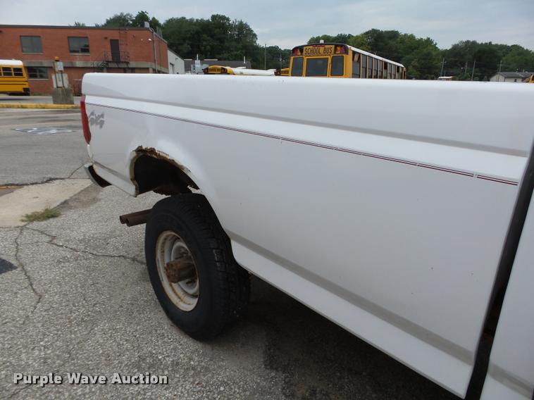 image for item K2092 1996 Ford F250 XL HD pickup truck