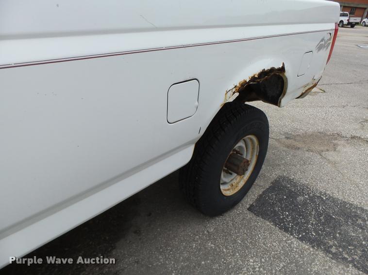 image for item K2092 1996 Ford F250 XL HD pickup truck
