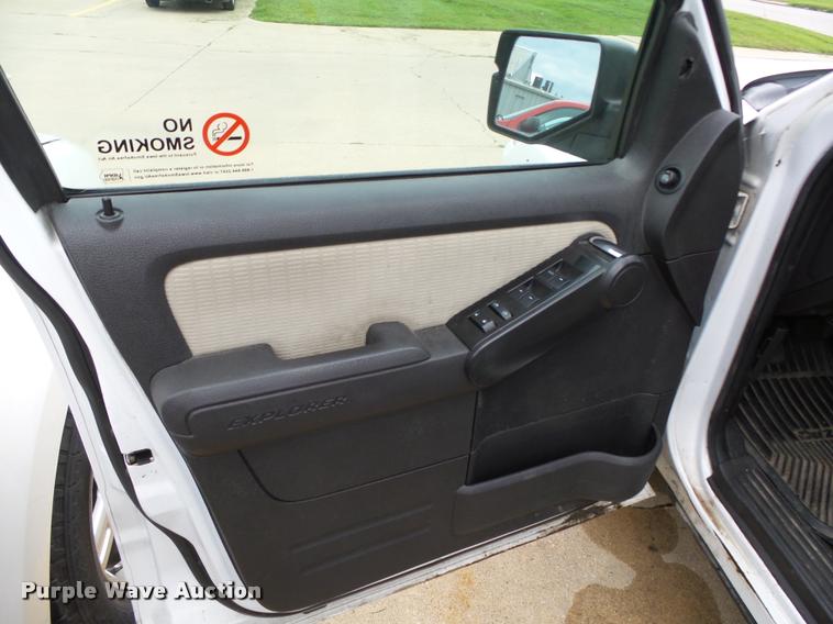 image for item K2141 2008 Ford Explorer XLT SUV