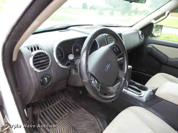 image for item K2141 2008 Ford Explorer XLT SUV