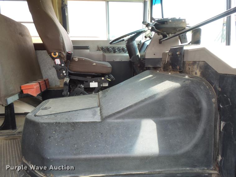 image for item K3017 2002 International Genesis school bus