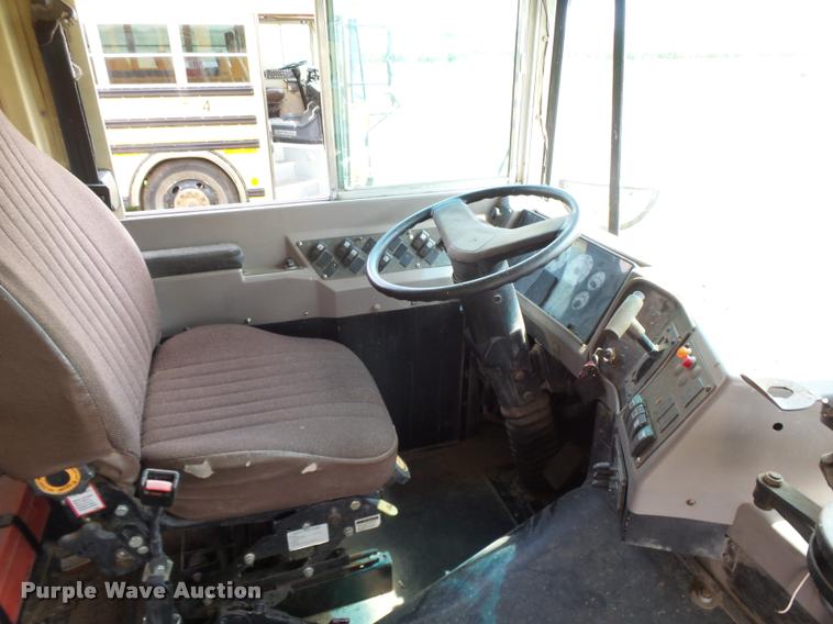 image for item K3017 2002 International Genesis school bus