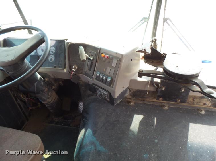 image for item K3017 2002 International Genesis school bus