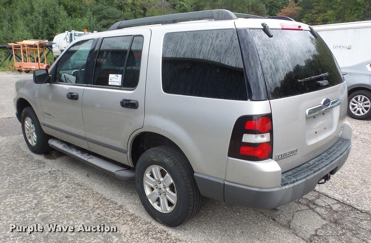 image for item K3521 2006 Ford Explorer SUV