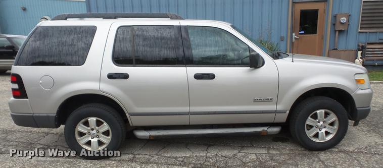 image for item K3521 2006 Ford Explorer SUV