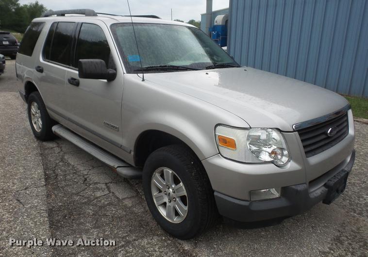 image for item K3521 2006 Ford Explorer SUV