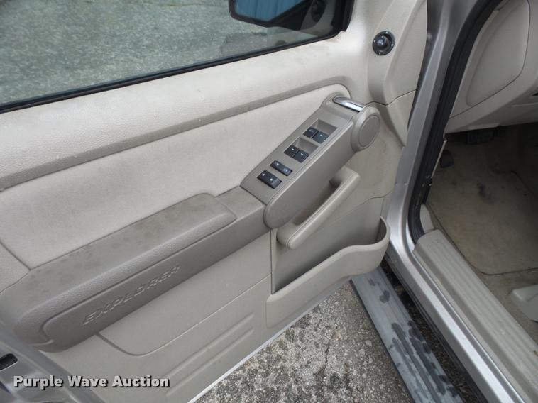 image for item K3521 2006 Ford Explorer SUV
