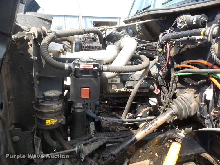 image for item K3526 2002 International 4900 truck cab and chassis