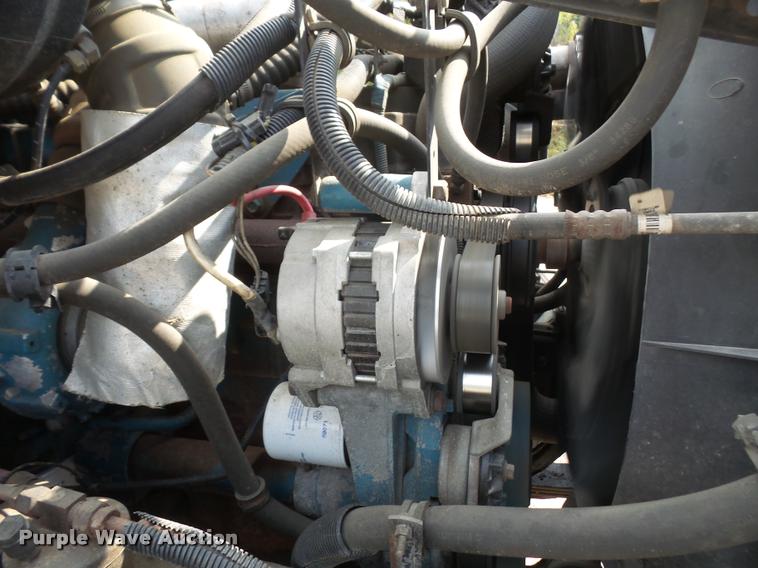 image for item K3526 2002 International 4900 truck cab and chassis