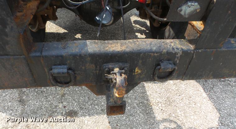 image for item K3526 2002 International 4900 truck cab and chassis