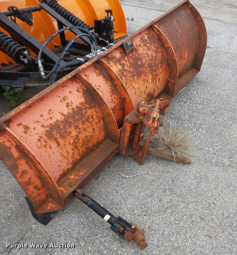 image for item K3526 2002 International 4900 truck cab and chassis