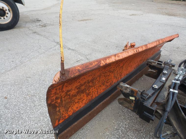 image for item K3526 2002 International 4900 truck cab and chassis