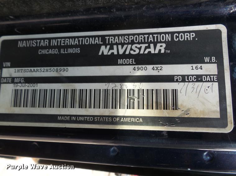 image for item K3526 2002 International 4900 truck cab and chassis