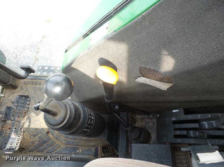 image for item K3527 2000 John Deere 5210 tractor