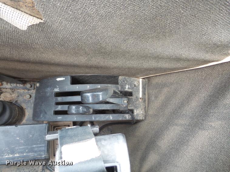 image for item K3527 2000 John Deere 5210 tractor