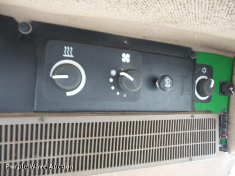 image for item K3527 2000 John Deere 5210 tractor