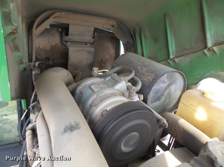 image for item K3527 2000 John Deere 5210 tractor