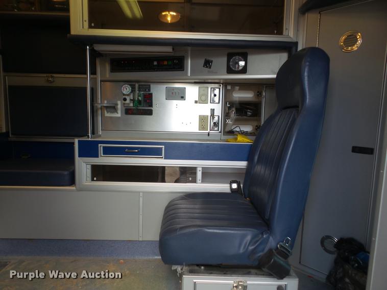 image for item K3615 1999 Ford Econoline E450 ambulance