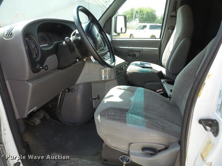 image for item K3615 1999 Ford Econoline E450 ambulance