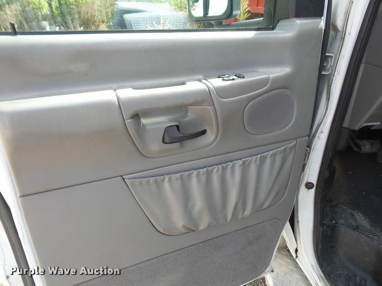 image for item K3615 1999 Ford Econoline E450 ambulance