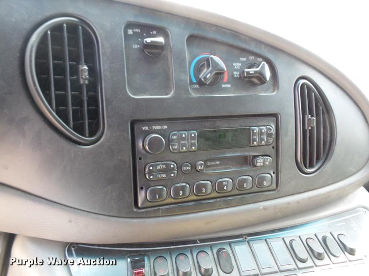 image for item K3615 1999 Ford Econoline E450 ambulance