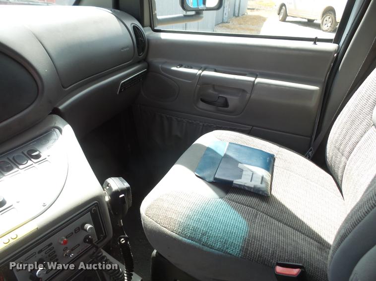image for item K3615 1999 Ford Econoline E450 ambulance