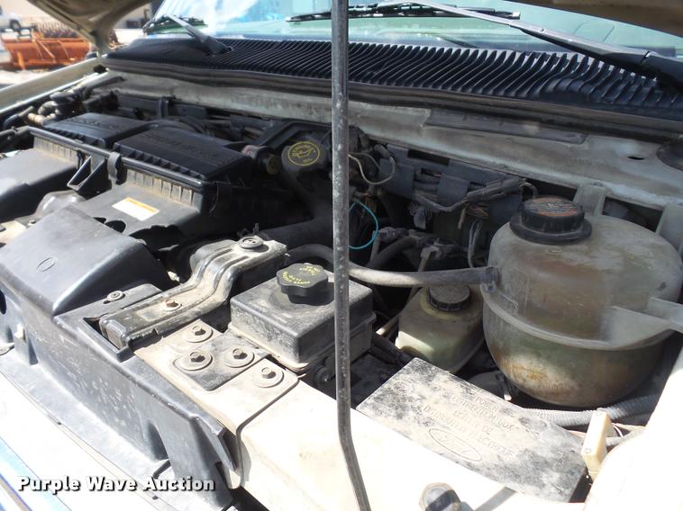 image for item K3615 1999 Ford Econoline E450 ambulance