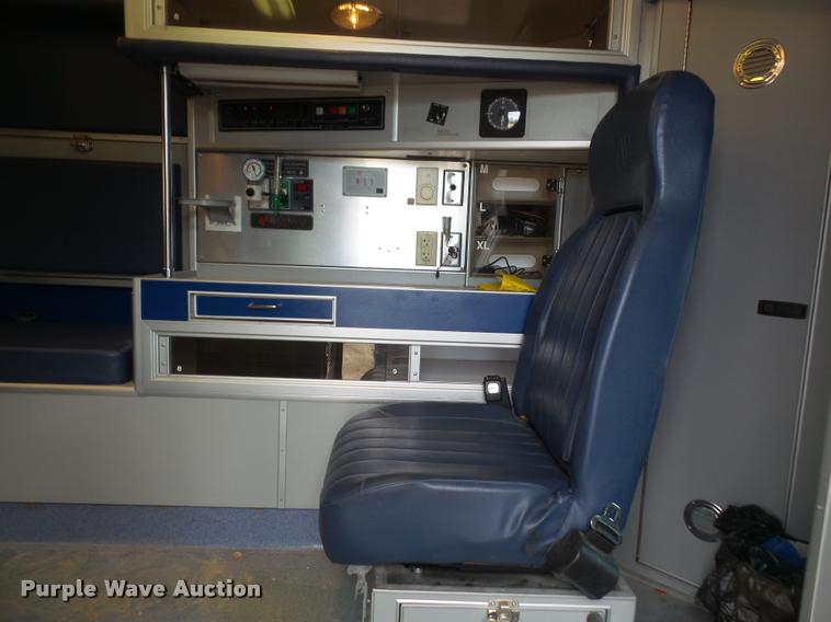 image for item K3615 1999 Ford Econoline E450 ambulance