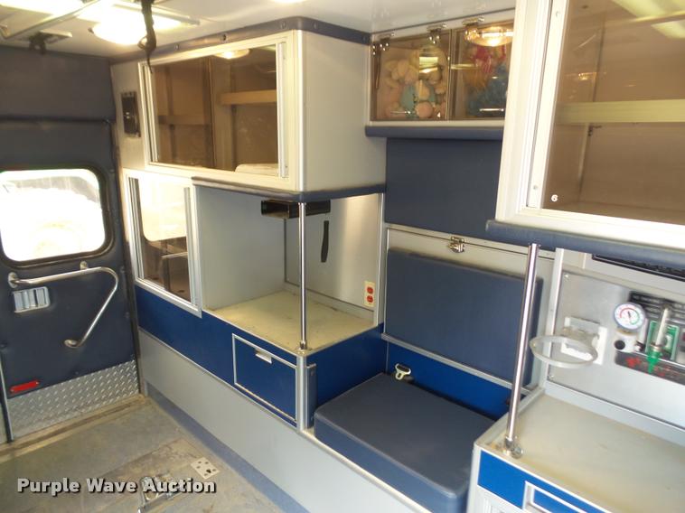 image for item K3615 1999 Ford Econoline E450 ambulance