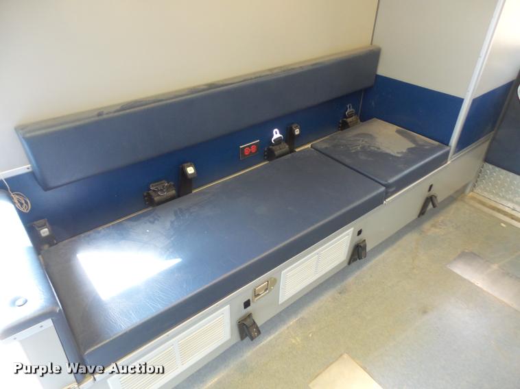 image for item K3615 1999 Ford Econoline E450 ambulance