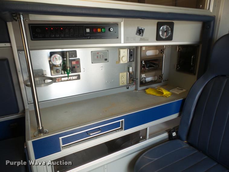 image for item K3615 1999 Ford Econoline E450 ambulance