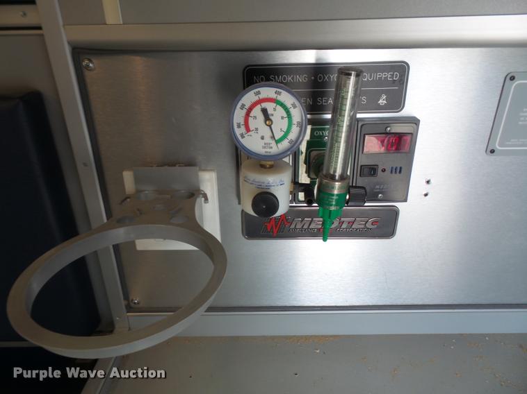 image for item K3615 1999 Ford Econoline E450 ambulance