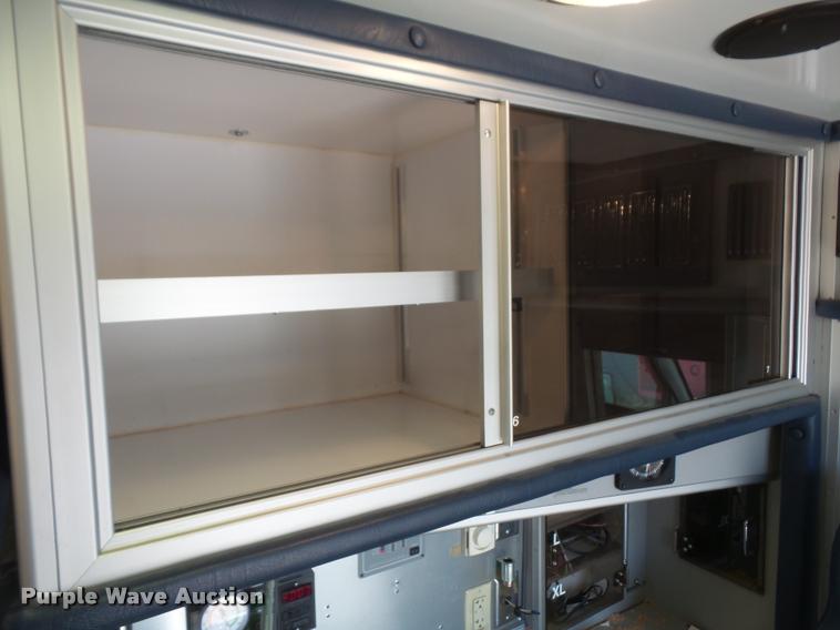 image for item K3615 1999 Ford Econoline E450 ambulance