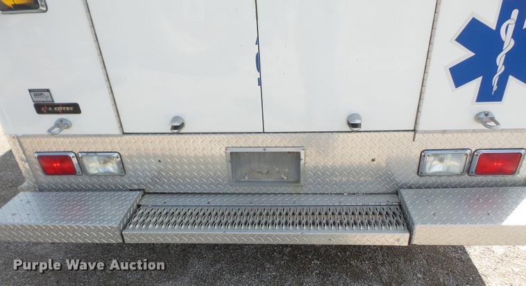 image for item K3615 1999 Ford Econoline E450 ambulance