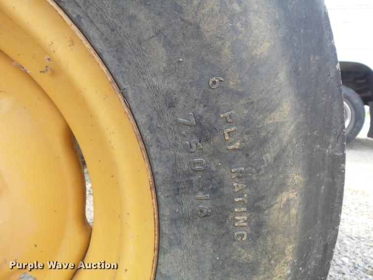 image for item K7725 Case 380B tractor