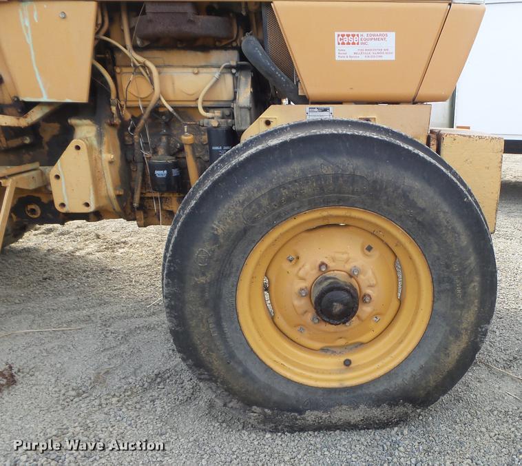 image for item K7725 Case 380B tractor