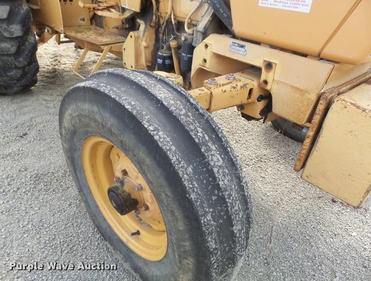 image for item K7725 Case 380B tractor